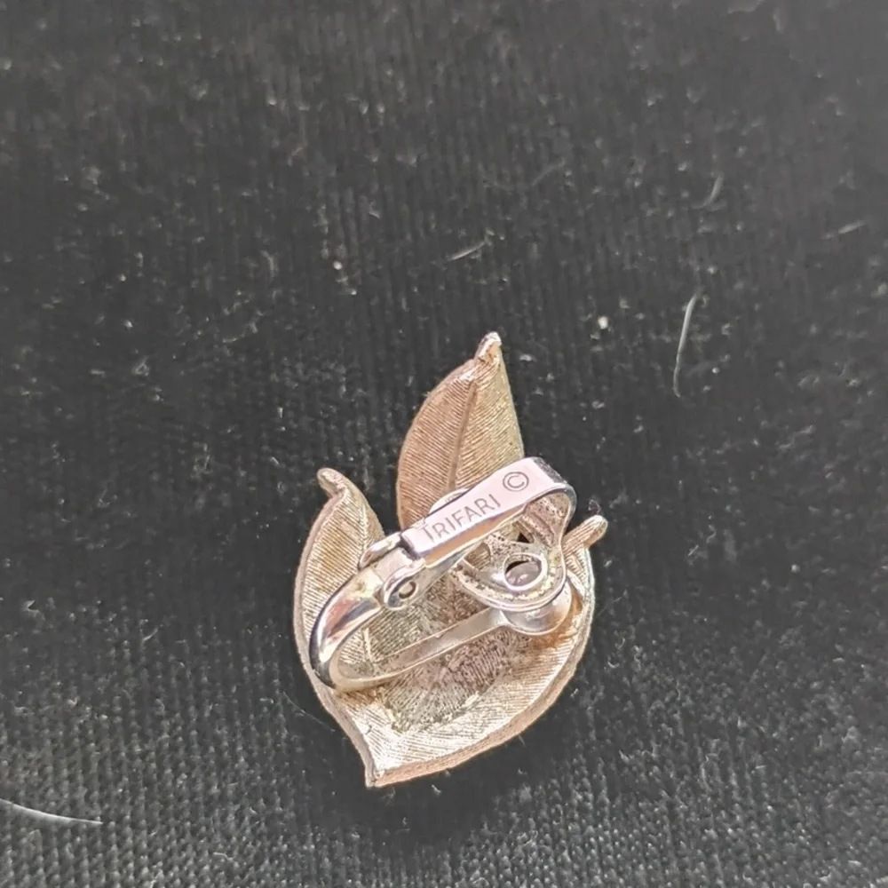 Trifrai Silver Tone Four Leaves Clip On Earrings